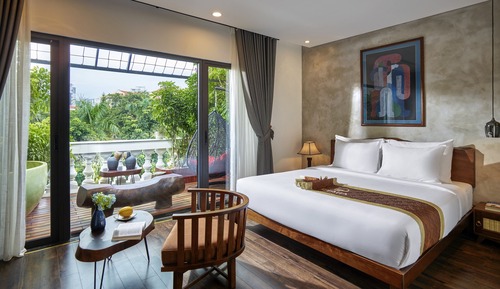 Junior Studio Suite, 1 King Bed, Jetted Tub, Mountain View