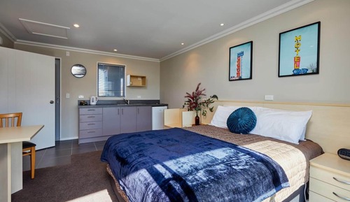 Deluxe Studio Suite, 1 King Bed