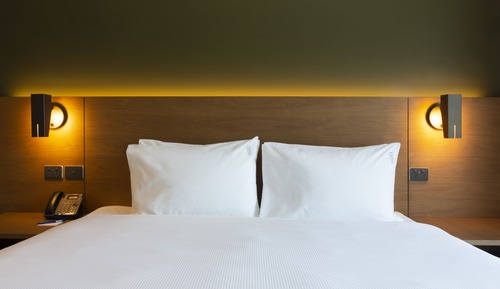 Standard Room, 1 Queen Bed, Accessible (with Free Breakfast)