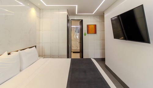 Small suite with jacuzzi