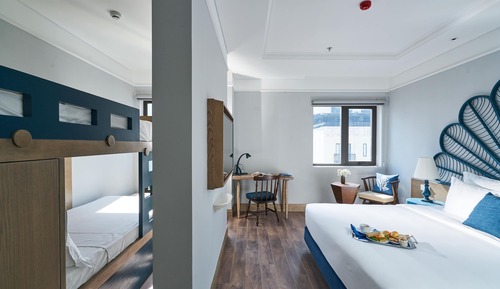 Executive Family Suite Room, City view