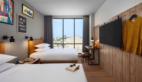 Room, 2 Twin Beds, Non Smoking, City View