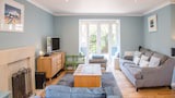 House (4 Bedrooms)