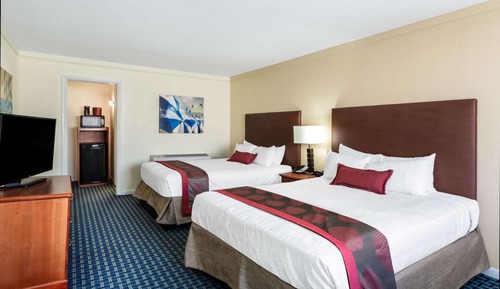 Deluxe Room, 2 Queen Beds, Non Smoking