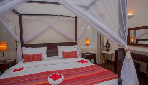 Grand Suite, Poolside