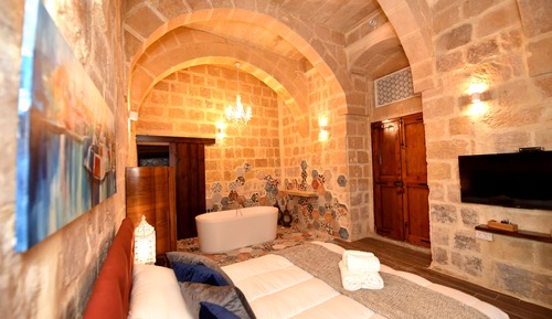 Honeymoon Double Room, 1 Queen Bed, Bathtub (Jean 1557)