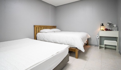 Condo, 1 Bedroom (with Living Room)