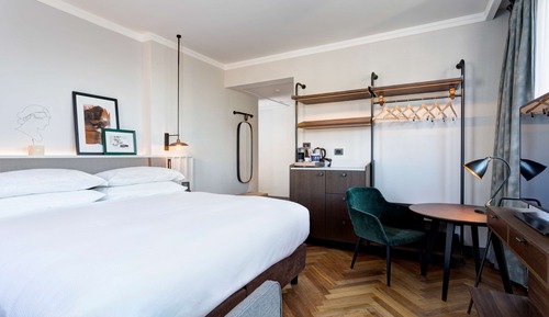 Deluxe Room, 1 King Bed