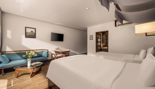 Deluxe Twin with Ocean View and Balcony