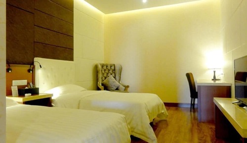 Standard Twin Room, No Windows