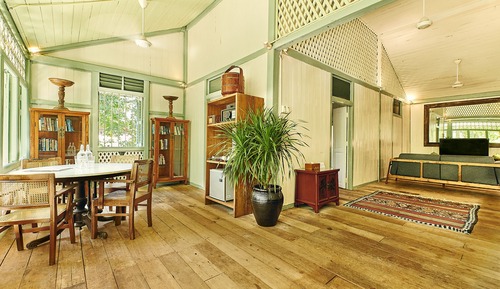 Two Bedroom Suite - Colonial House 4