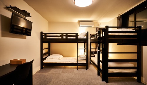 Room (B)