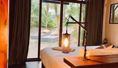 Design Room, 1 King Bed, Garden View, Beachfront