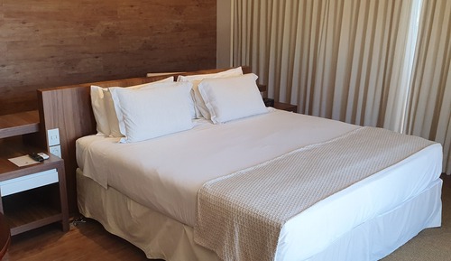 Luxury Twin or Queen Bed
