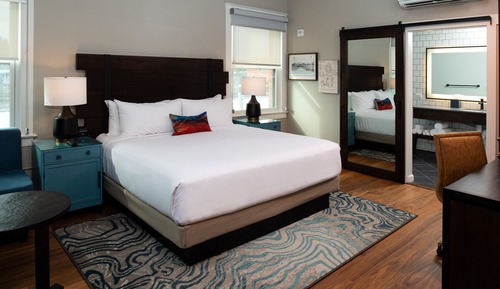 Standard Room, 1 King Bed, City View