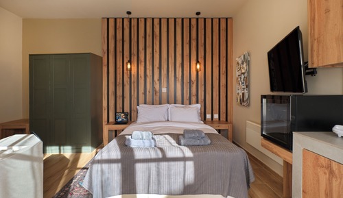 Premium Studio Suite, Hot Tub, Mountain View