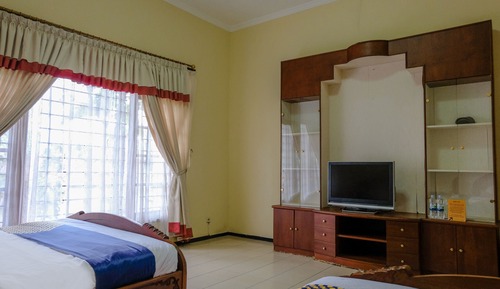 Economy Triple Room