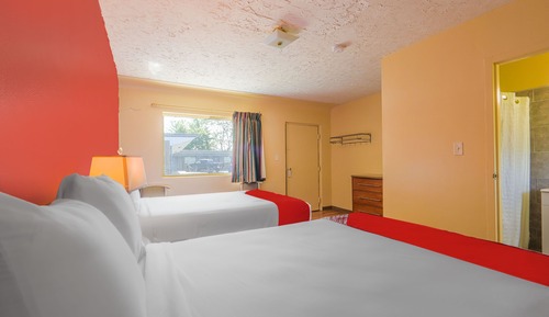 Room, 2 Queen Beds, Smoking
