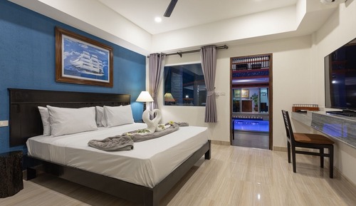 Deluxe Room, Pool View