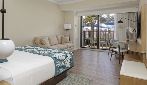 Standard Room, 1 King Bed, Pool View