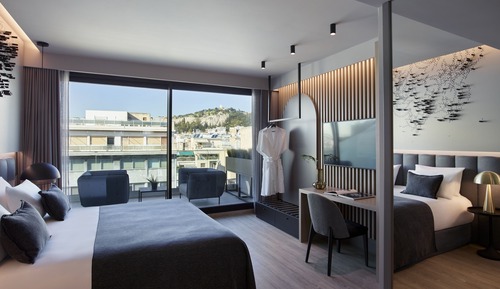 Heritage Hill Suite with balcony and Acropolis View