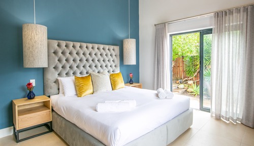 Room, 1 King Bed, Mountain View