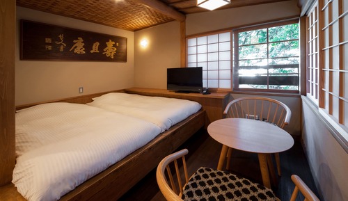 304 Basic Twin Room, 2 Twin Beds with Toilet, Non Smoking