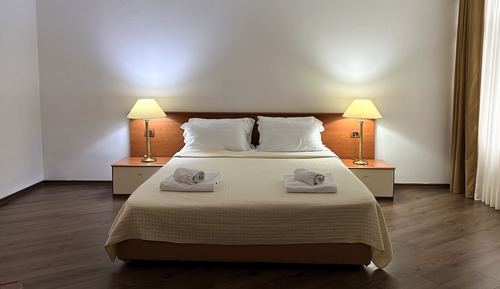 Family Room, 2 Bedrooms