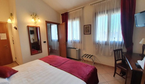 Standard Double Room, 1 Queen Bed, Private Bathroom, Garden View