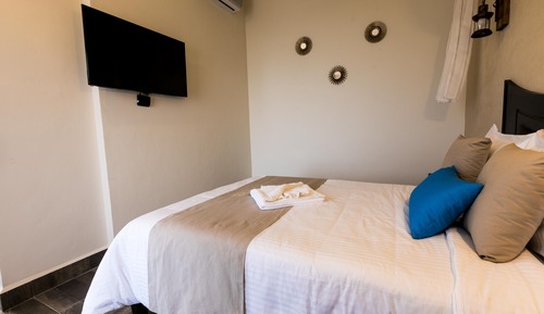 Deluxe Room, 1 King Bed, Refrigerator, Pool View