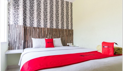 Double Room (RedDoorz)