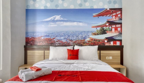 Double Room (RedDoorz)