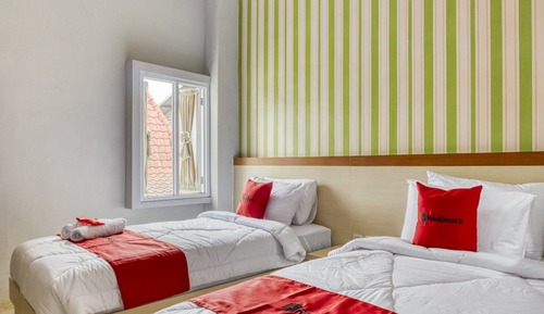 Twin Room (RedDoorz)