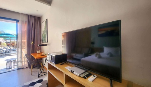 Deluxe Suite, 2 Bedrooms, Non Smoking, Pool View