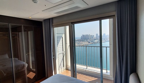 Junior Suite, 1 Queen Bed, Lake View