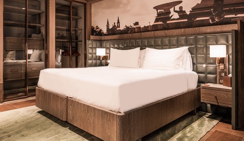 Suite, City View