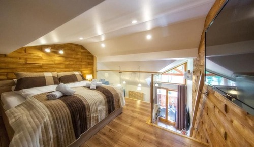 Deluxe Apartment (211 with SPA, Pool access)