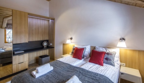Deluxe Apartment (205 with SPA, Pool access)