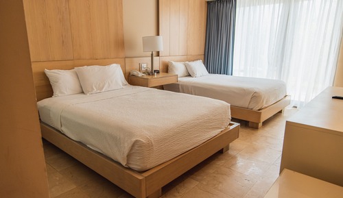 Room, 2 Queen Beds, Kitchenette, Pool View