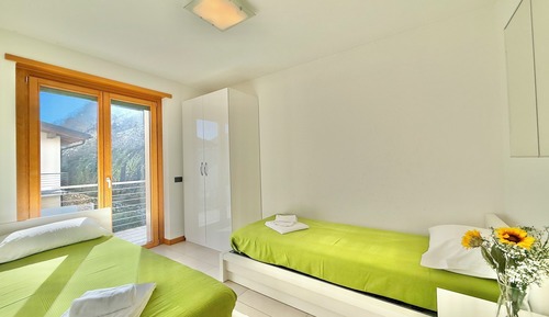 Family Apartment, 2 Bedrooms, Mountainside (Residence degli Oleandri 4B)