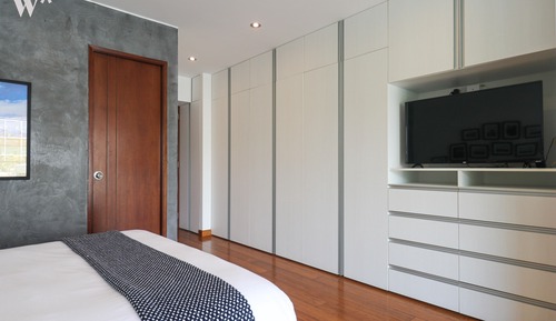 Loft (402)