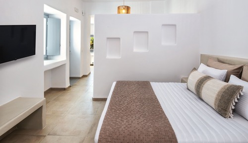 Superior Suite (Private Outdoor Hot Tub)