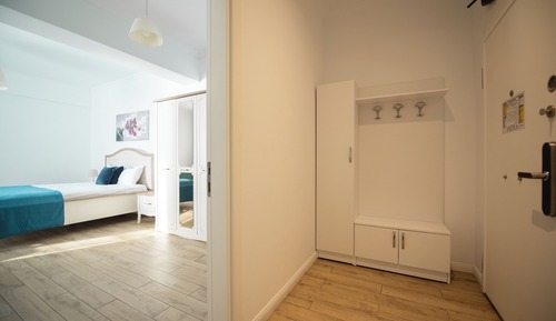 Deluxe Studio, Balcony, Partial Lake View