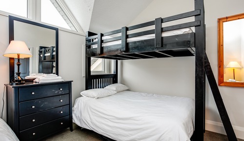 Exclusive Condo, 2 Bedrooms (202 Chateau Ridge - No Pets Allowed)