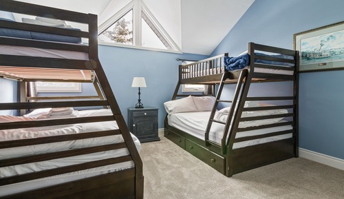 Exclusive Condo, 2 Bedrooms (214 Chateau Ridge - No Pets Allowed)