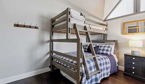 Signature Condo, 2 Bedrooms (224 Chateau Ridge - No Pets Allowed)