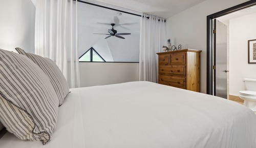 Comfort Condo, 2 Bedrooms (215 Chateau Ridge - No Pets Allowed)