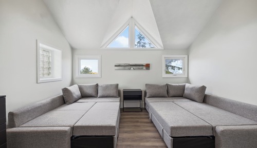 Superior Condo, 2 Bedrooms (211 Chateau Ridge - No Pets Allowed)