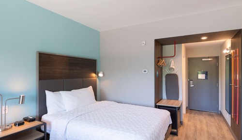 Room, 1 King Bed, Accessible (Hearing)