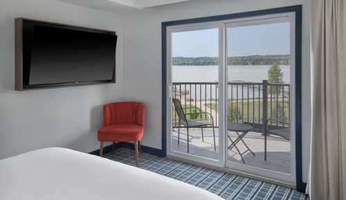 Studio, 1 King Bed, Lake View